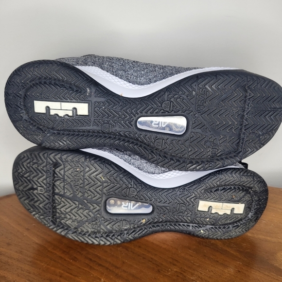 Nike LeBron Witness 3 Dark Grey Men's Size 10.5 - Picture 13 of 15